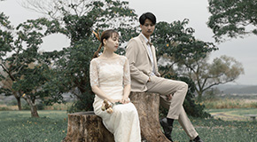 海辺の新郎新婦