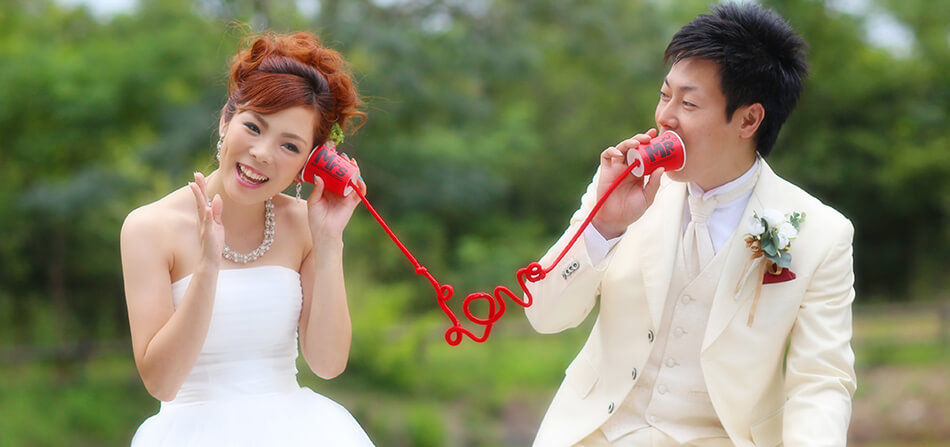和装の新郎新婦